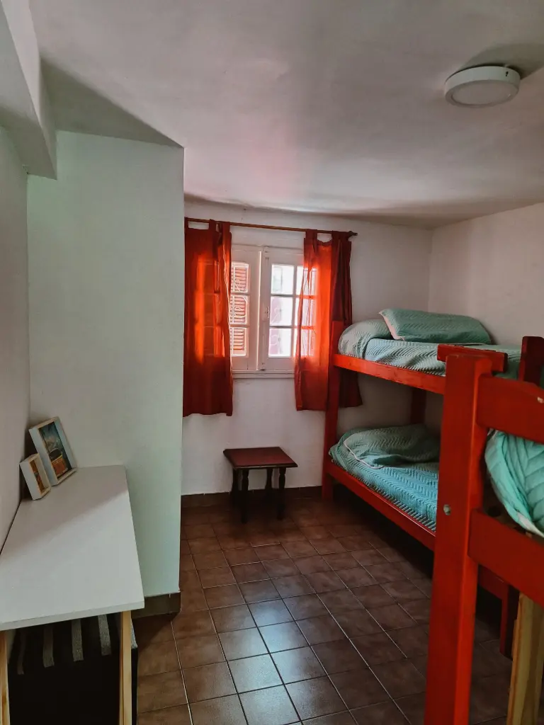 Habitación de 4 camas baño privado